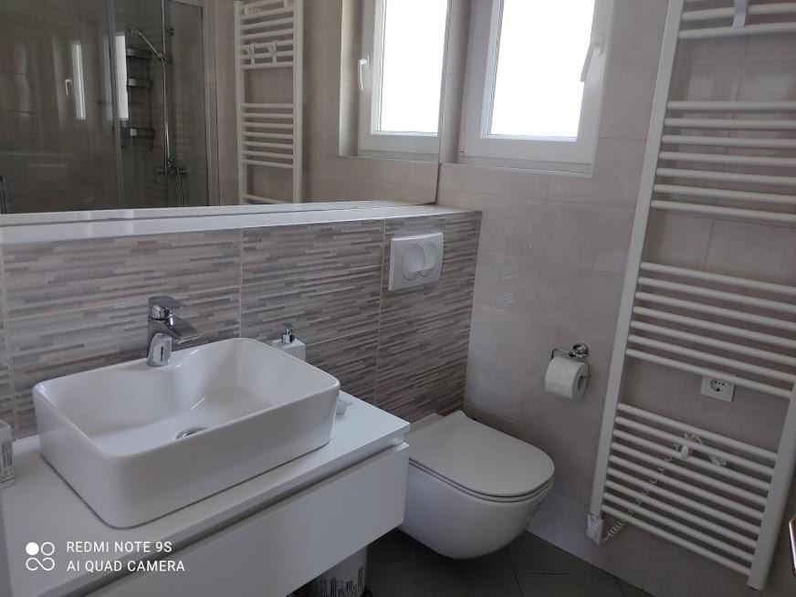 Amazing Seaview Apartment With A Balcony Near The Beach - Kneza Trpimira I ザダル エクステリア 写真