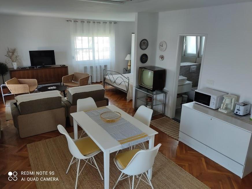 Amazing Seaview Apartment With A Balcony Near The Beach - Kneza Trpimira I ザダル エクステリア 写真